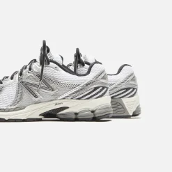 860V2