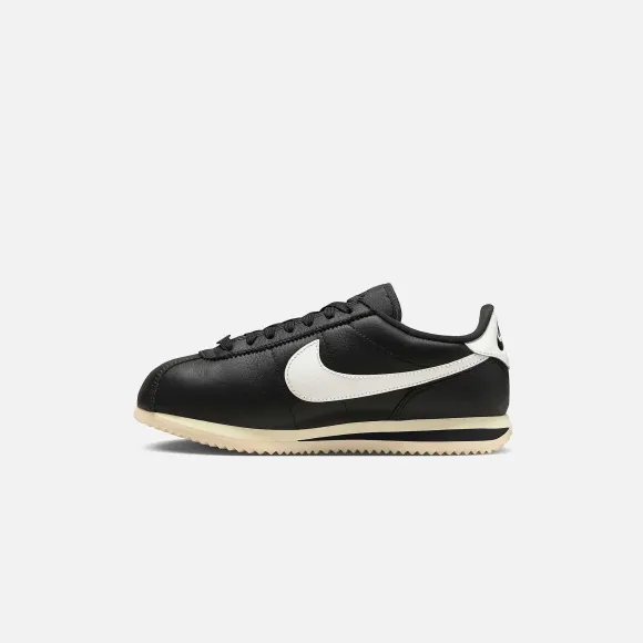 Wmns Cortez 23