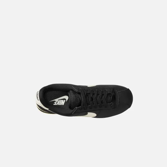 Wmns Cortez 23
