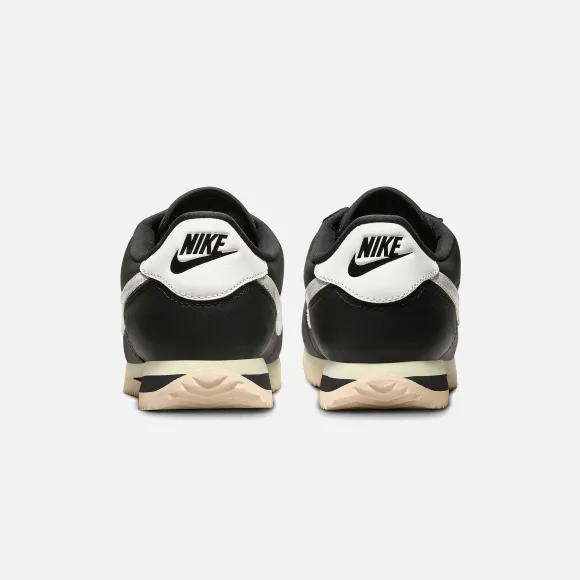 Wmns Cortez 23