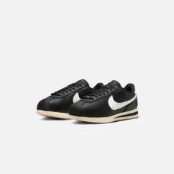 Wmns Cortez 23