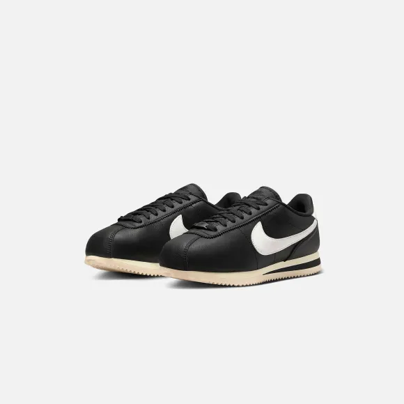 Wmns Cortez 23