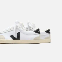 Wmns Volley