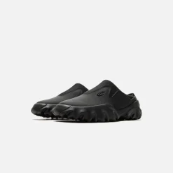 X Oakley Slip On