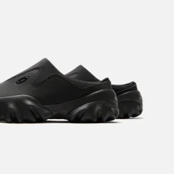 X Oakley Slip On