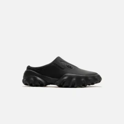 X Oakley Slip On